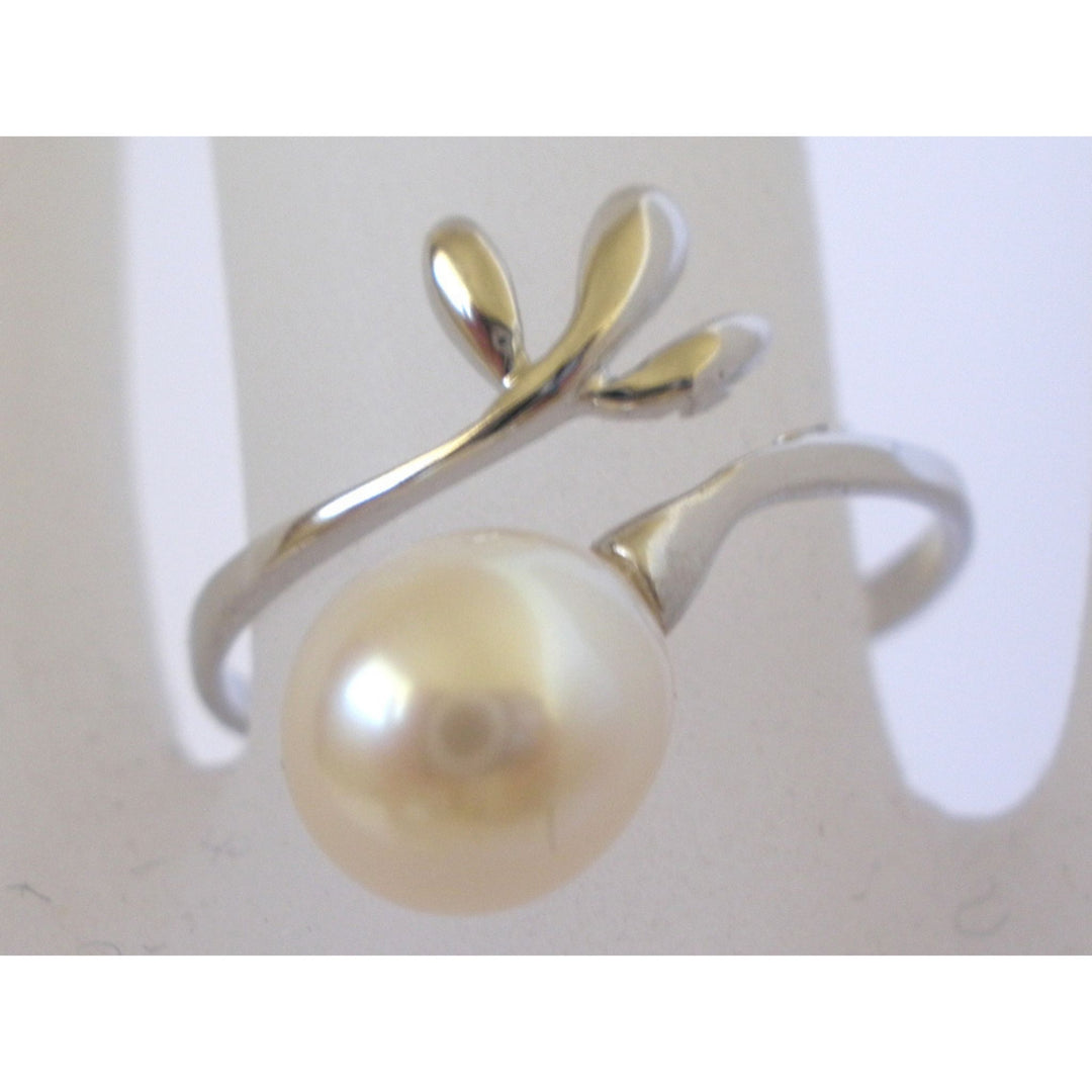 Adjustable Pearl Ring Flower