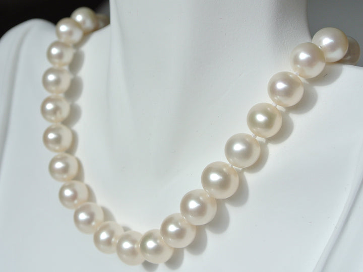 AAAA+ 18 Inch Choker 9-9.5mm White Pearl Necklace 14K Yellow Gold Clasp Cultured Freshwater