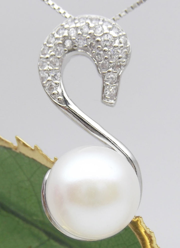10.5mm Swan White Pearl Pendant Necklace Animal