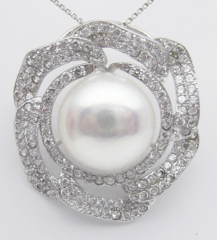12mm Flower White Pearl Pendant Necklace