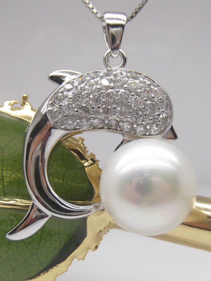 10.5mm Dolphin White Pearl Pendant Necklace Animal