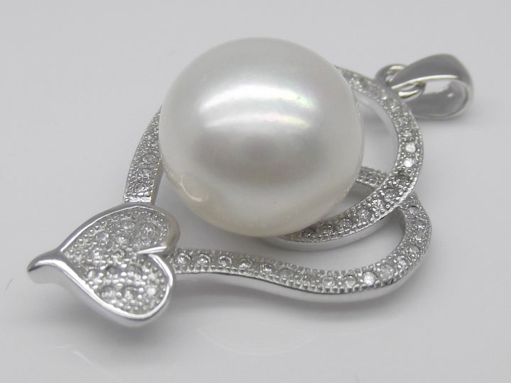 10.5mm Double Heart White Pearl Pendant Necklace