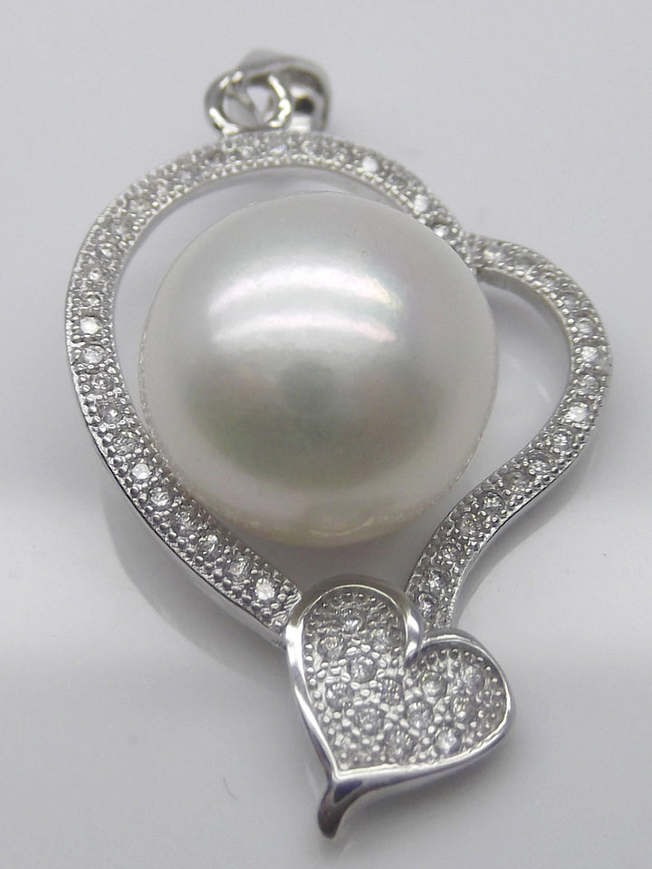10.5mm Double Heart White Pearl Pendant Necklace