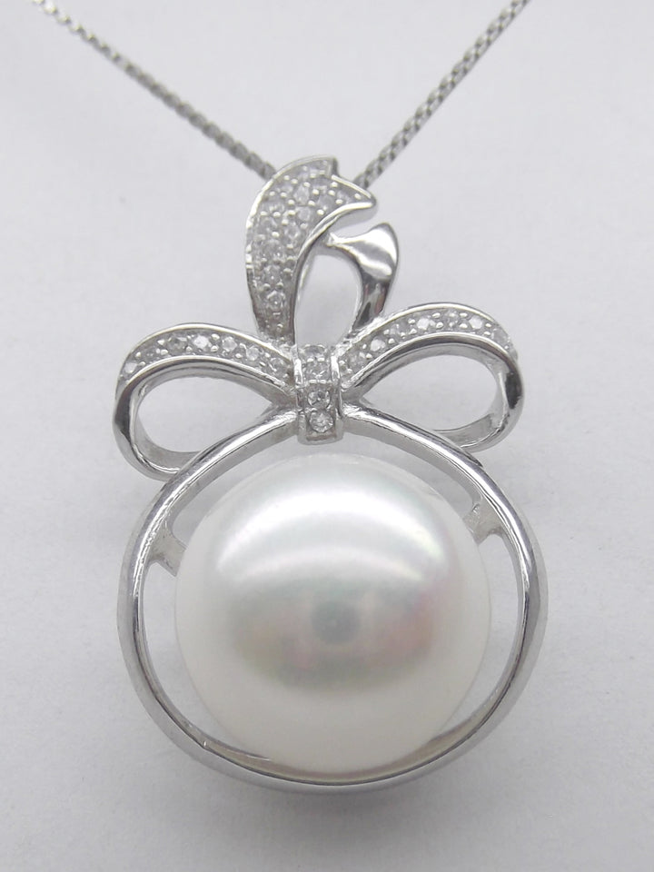 12mm Bowtie White Pearl Pendant Necklace