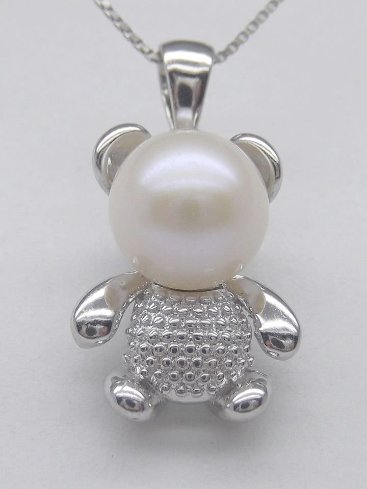 8.5mm Bear White Pearl Pendant Necklace