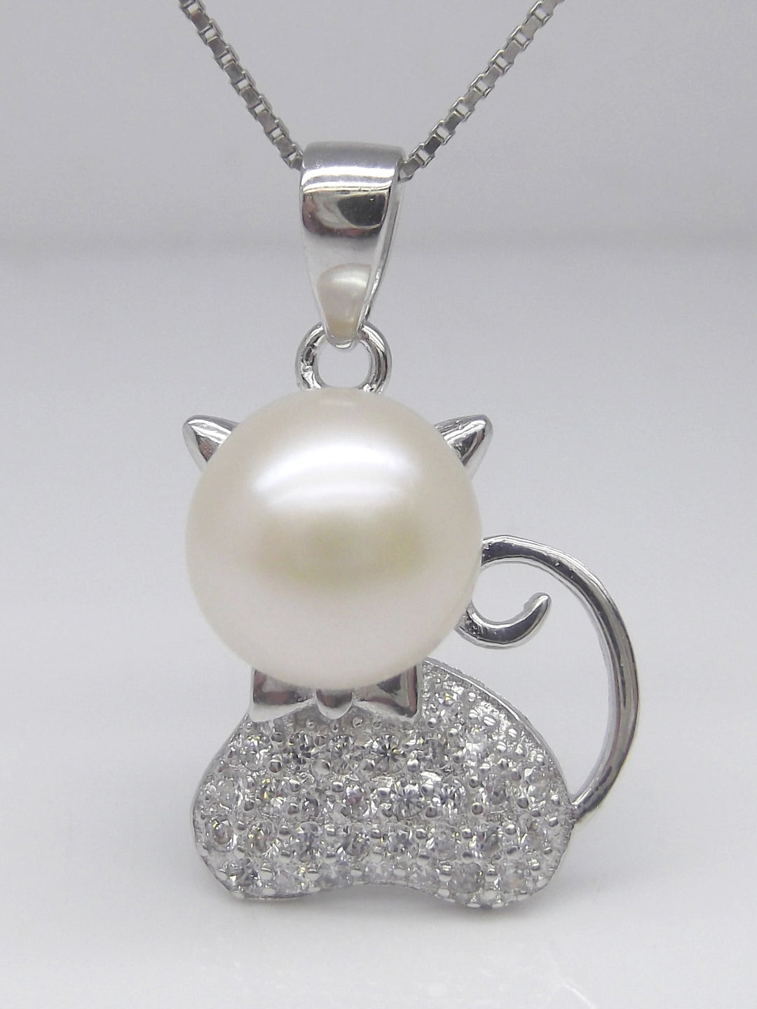 8.5mm Cat White Pearl Pendant Necklace