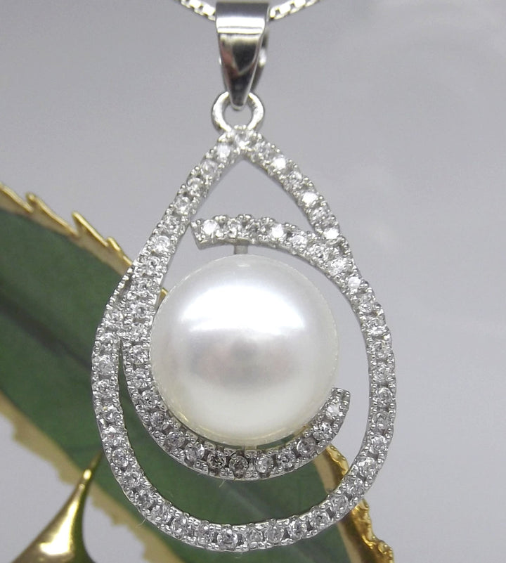 10.5mm White Pearl Pendant Necklace