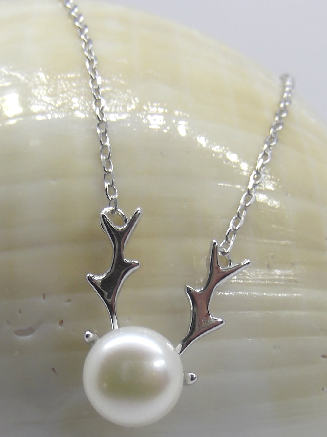8.5mm Sterling Silver Reindeer White Pearl Pendant Necklace